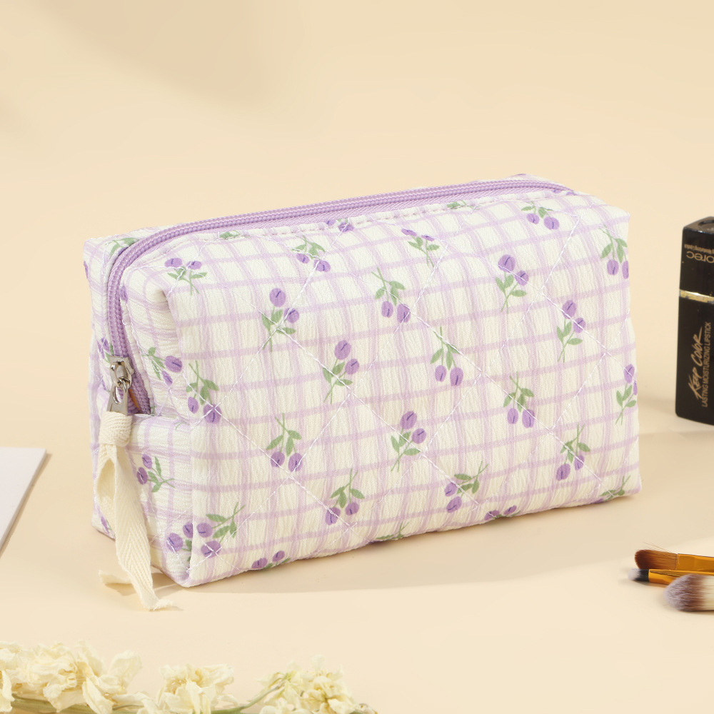 Kwiatowa pikowana kosmetyczka  – Skincare D'Alba recenzja i cena